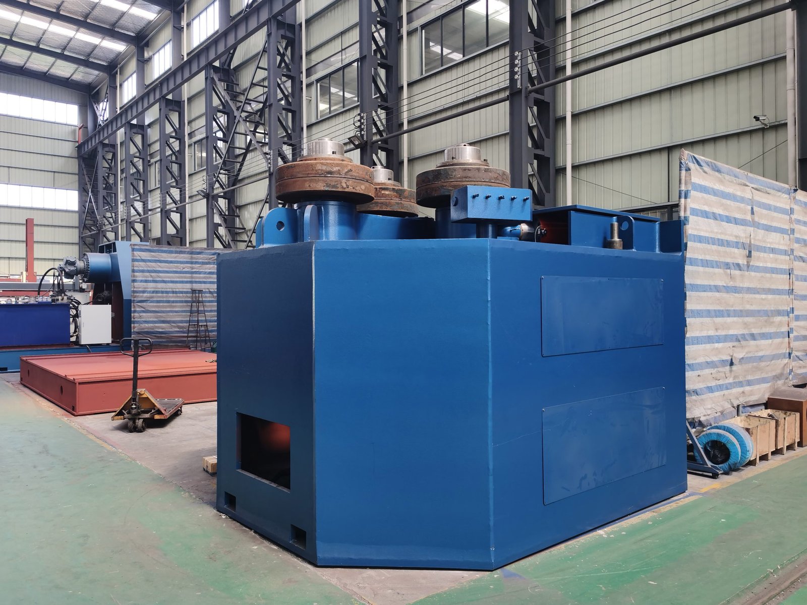 Profile bending machine